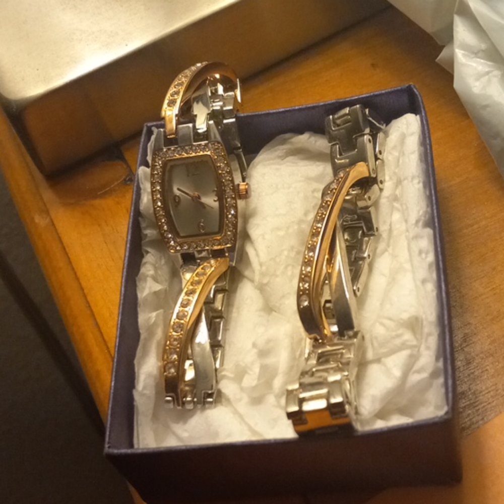 Hallmark jewelry collection set